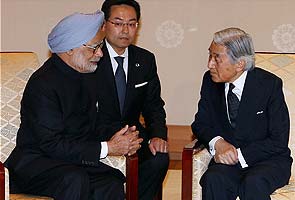 Prime Minister Manmohan Singh meets Japanese Emperor Akihito