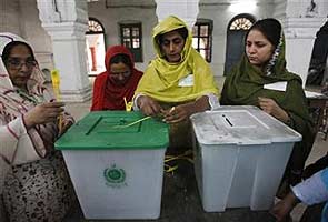 Blasts cast shadow over Pakistan's milestone election