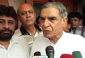 Pawan Kumar Bansal 'threatens' journalist, press club seeks apology