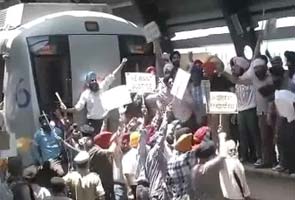 Sajjan Kumar's acquittal in 1984 anti-Sikh riots case leads to angry protests at Delhi metro station