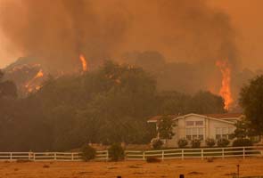 Wildfire on Southern California coast threatens 4,000 homes