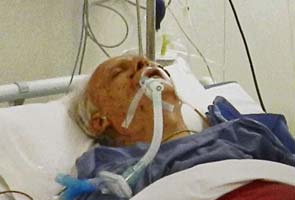 Chhattisgarh Naxal attack: LK Advani visits VC Shukla in Gurgaon hospital