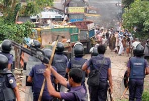 32 dead as Bangladesh Islamists demand blasphemy law
