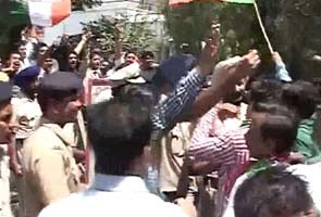 Bribery scam: BJP holds protest against Railway Minister Pawan Kumar Bansal