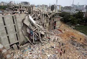 Bangladesh building collapse: death toll crosses 800, say officials