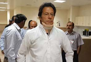 Imran Khan leaves hospital after campaign fall 