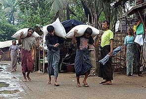 Bangladesh orders one million evacuated as Cyclone Mahasen nears 