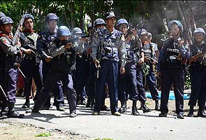 Myanmar violence: houses torched, 10 injured