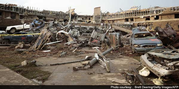 Vast Oklahoma tornado kills at least 91