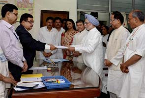 Prime Minister Manmohan Singh files Rajya Sabha nomination papers amid protests