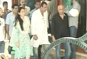 Sanjay Dutt leaves home with wife Manyata, will surrender in court shortly