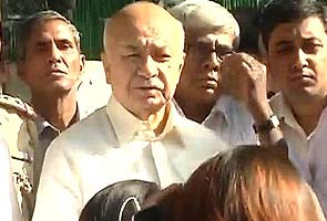 Sarabjit Singh dies: Will try to get back body soon: Union Home Minister Sushil Kumar Shinde to family