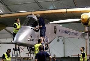 Solar plane sets distance record on US tour