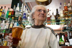 Sydney's oldest barmaid still pulling beers at 91