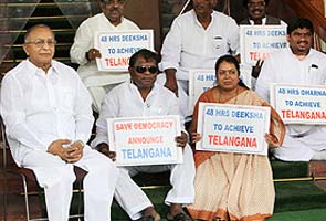 Congress MPs end agitation on Telangana issue 