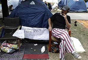 Istanbul protesters hunker down with yoga and books