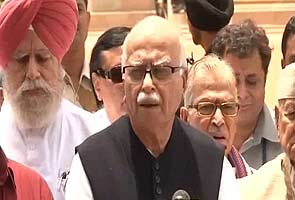 Advani requests Punjab Chief Minister to speak to Nitish Kumar to keep NDA intact: sources