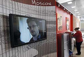 Edward Snowden's options appear to narrow in bid to evade US arrest