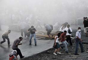 Police disperse Istanbul protesters with water cannon