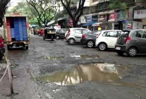This is the biggest pothole in Mumbai