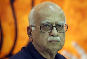 LK Advani advises Omar Abdullah against using offensive language