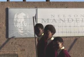 Nelson Mandela on life support, uneasy wait for South Africa 