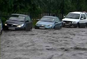 Heavy rains lash Delhi, suburbs; waterlogging causes traffic chaos