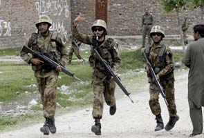 Roadside bombs kill two soldiers in Pakistan 