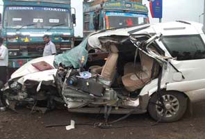 Police officer loses control over SUV, kills five persons near Pune