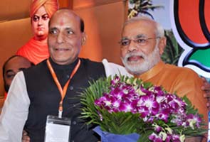 BJP chief Rajnath Singh meets Advani in alleged attempt to soften the blow