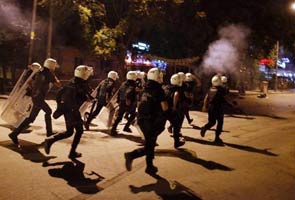 Turkey's riot police enter Istanbul's Taksim Square to tackle protesters