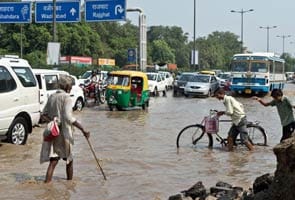 Yamuna's water levels hit East Delhi hard, traffic affected