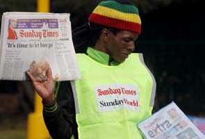 Nelson Mandela's daughters visit him in hospital 