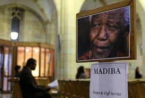 South Africans sing, pray for Nelson Mandela