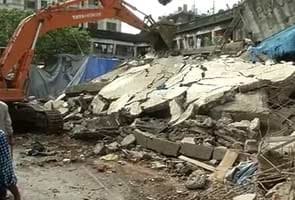Seven killed, six injured in building collapse in Mumbai
