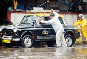 Mumbai police on rain bandobast