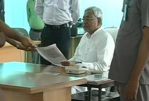 The morning after the big break-up, Nitish Kumar holds usual Monday darbar
