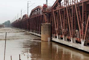 Rail traffic restored on Delhi's old Yamuna bridge after flood waters recede