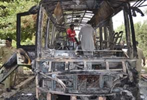 Death toll in Pakistan twin blasts reaches 25, Sunni Muslims claim responsibility