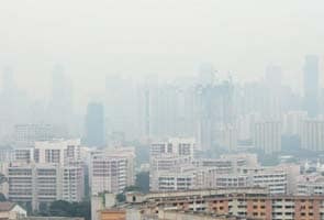 Singapore wrapped by haze, Malaysia schools shut