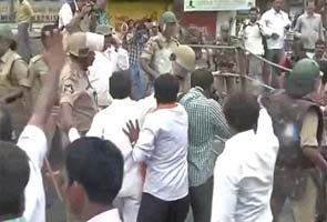 Hundreds of pro-Telangana activists arrested as 'chalo assembly' march is foiled