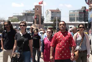 New form of protest in Turkey: standing silently 