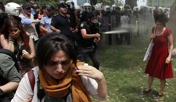 Woman in red becomes leitmotif for Turkey's female protesters