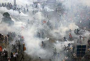 Turkey police clash with protesters at Istanbul's Taksim Square