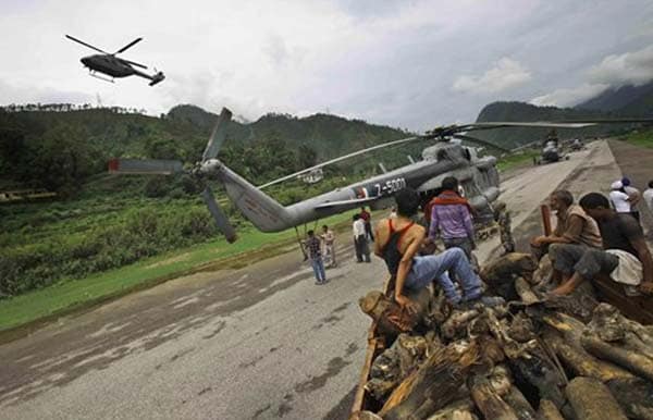 Uttarakhand: Near Kedarnath temple, helicopter lands with firewood for mass-cremation