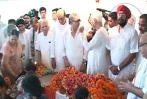 Congress leader VC Shukla cremated with state honours