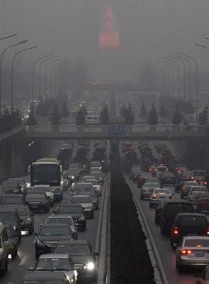 China may further limit car purchases to curb smog