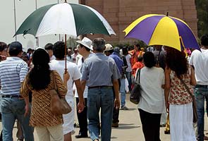 Hot and sultry day for Delhi, rains likely on Friday