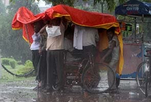 Rains in Delhi again, roads water-logged 