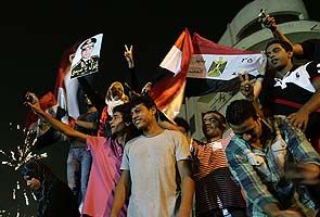 Egypt shuts down Islamist-run TV channels
